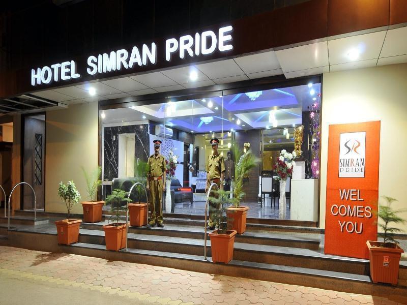 Hotel Simran Pride, Raipur Exteriör bild